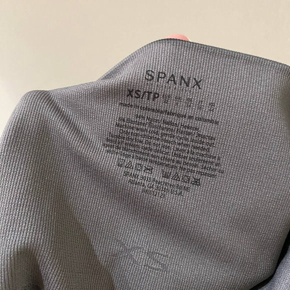 Spanx Look At Me Now Leggings in Black Camo sz XS - Picture 4 of 5